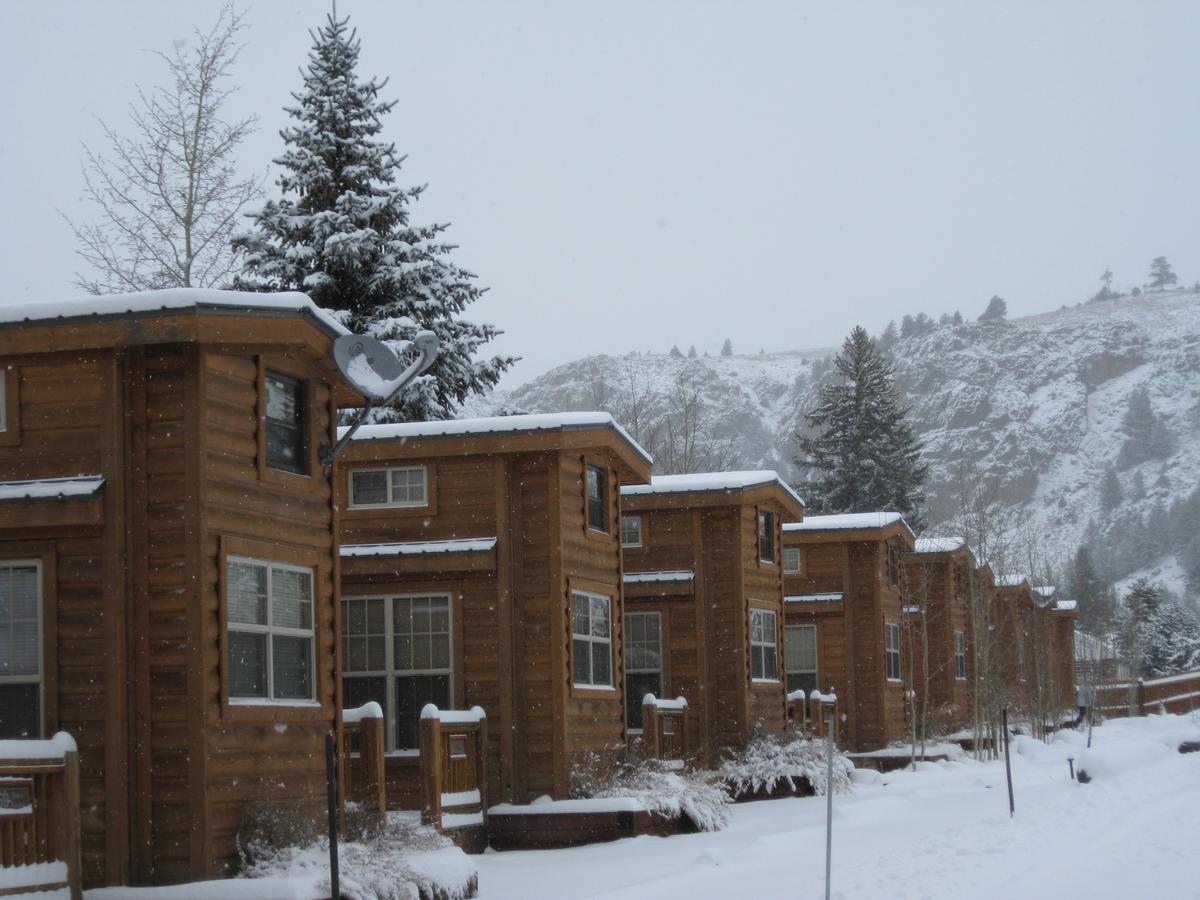 Three Rivers Resort Almont Exteriör bild